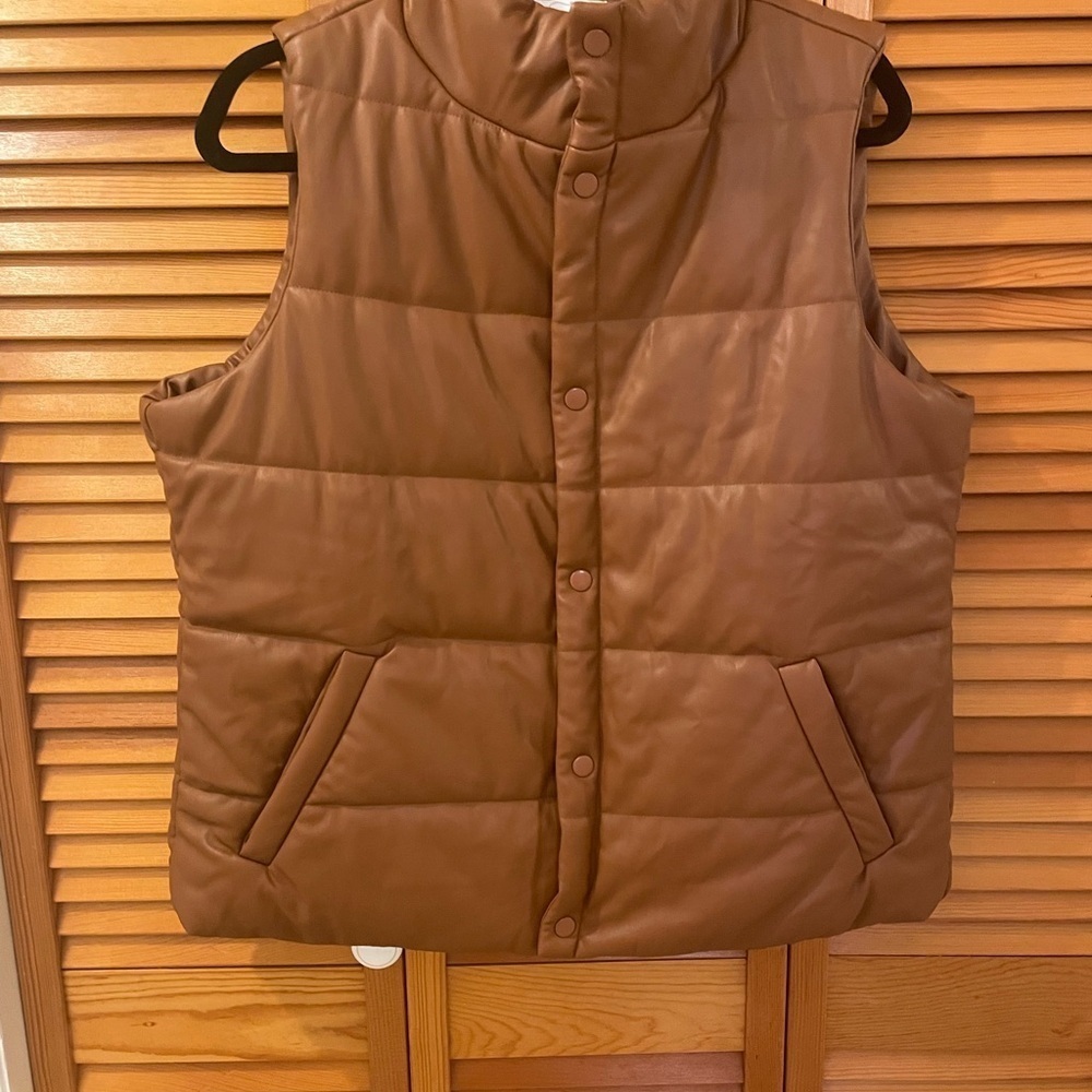 Mud Pie Puffer Faux Leather Vest, Size M, Chocolate Brown Popular Color - Picture 8 of 9